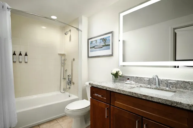 غرفة بسرير كينج مع أريكة، Marriott S Willow Ridge Lodge 2/2