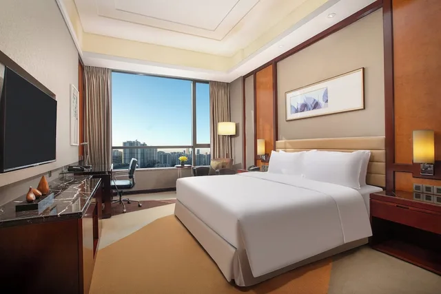 غرفة قياسية بسرير كينج مع دخول صالة النادي، Crowne Plaza Tianjin Binhai Center 1/3