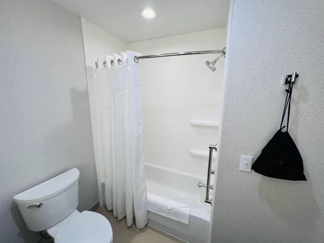 جناح بغرفة نوم واحدة لذوي الإعاقة، Holiday Inn Express Hotel Suites Salinas 6/6