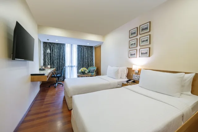 Comfort, King Bed, The Shalimar 3/10