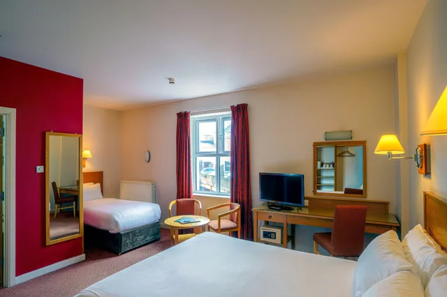 غرفة قياسية بسريرين منفصلين، Portrush Atlantic Hotel 1/4