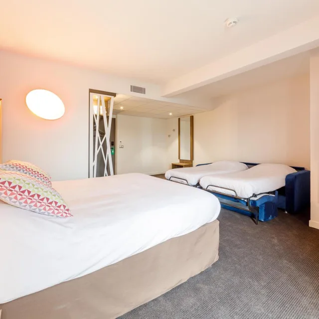 غرفة رباعية بسرير مزدوج مع أريكة، Campanile Findrol Savoie Leman 3/10