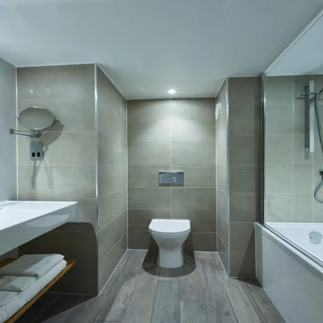 غرفة سوبيريور كبيرة بسرير كينج، Manchester Marriott Victoria And Albert Hotel 2/2