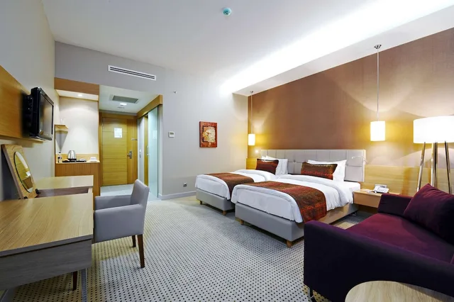 غرفة تنفيذية بسريرين منفصلين، Ramada by Wyndham Podgorica 2/4