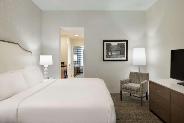 جناح بغرفتي نوم، Embassy Suites Philadelphia Valley Forge 1/3