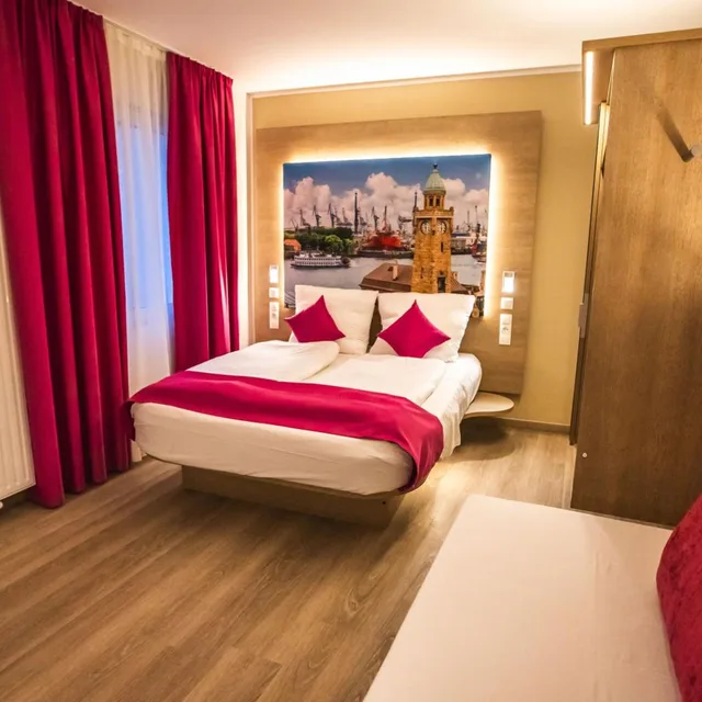غرفة ثلاثية بحمام خاص، Hotel Luckys Inn Gmbh 1/10
