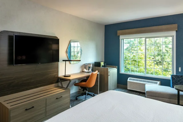 Standard, King Bed, Extra Floor Space، Holiday Inn Express Corvallis-On The River 6/9