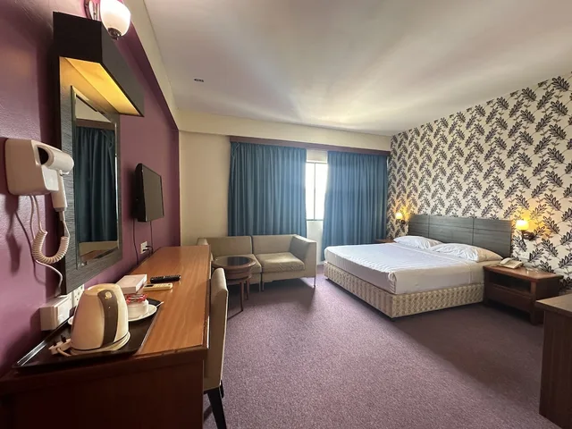 Deluxe, Queen Bed, Swing & Pillows AT I-City, Shah Alam 1/2