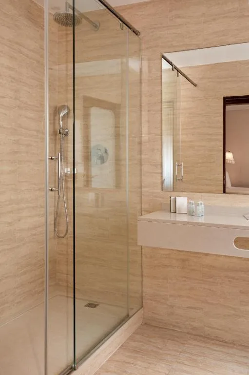 غرفة كومفورت بسرير كوين وسرير فردي، Continental Barcelona Hotel 8/8