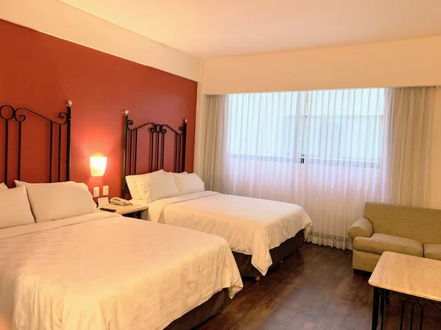 Premium, 2 Queen Beds, Jumeirah View، Holiday Inn & Suites Guadalajara Centro Historico 2/7