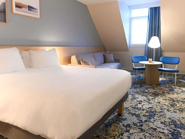 غرفة عائلية بسرير مزدوج وسريرين منفصلين، MERCURE BLOIS CENTRE 5/9