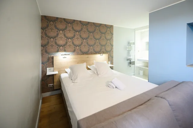 جناح بسرير كينج مع أريكة، Grand Hôtel Dauphiné 2/9