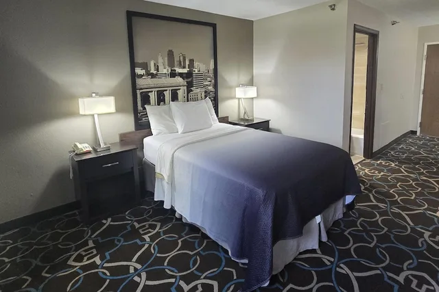 Room, Double Bed, Super 8 By Wyndham Kansas City 7/10