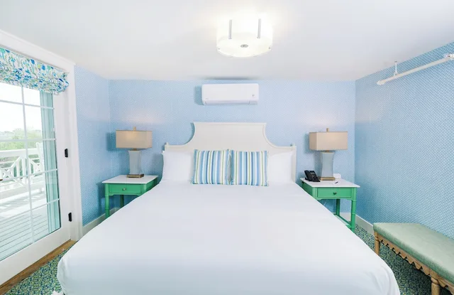 غرفة بسرير كينج وسرير كوين بإطلالة على المرفأ، Harbour View Inn 2/9