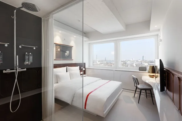 Lovely, Queen Bed، Ruby Luna Hotel Dusseldorf 3/4