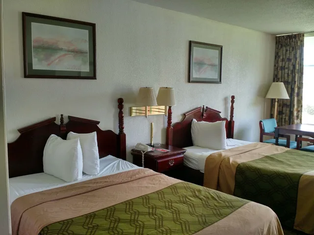 غرفة بسرير مزدوج، Econo Lodge Thomasville 2/9