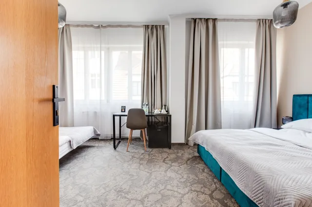 غرفة رباعية بسرير مزدوج مع أريكة، Andante Hotel 1/10