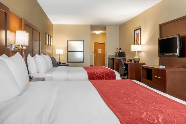 Upgrade, Suite, King and Queen Bed, Sofa, Comfort Suites Barstow Near I-15 3/7