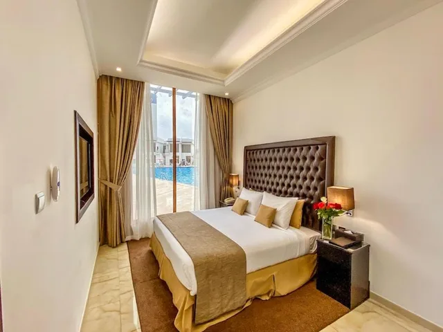 بنغل بسرير مزدوج بإطلالة على المسبح، Mirage Bab Al Bahr Beach Hotel 3/7
