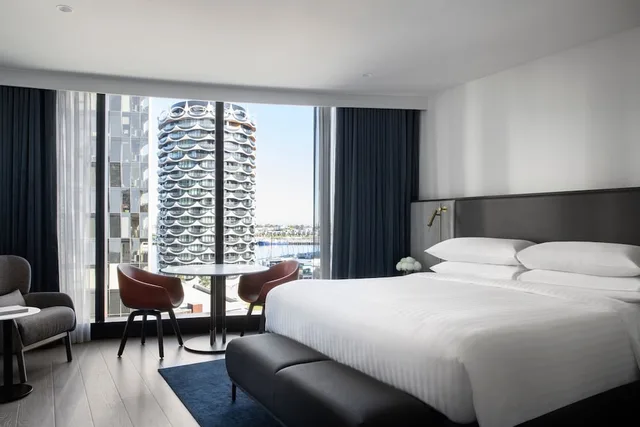 غرفة كلوب بسرير مزدوج بحوض استحمام، Melbourne Marriott Hotel Docklands 1/3