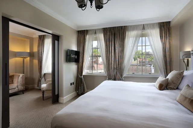 جناح جونيور ديلوكس بسرير كينج بإطلالة على المدينة، The Castle Hotel Windsor 1/7