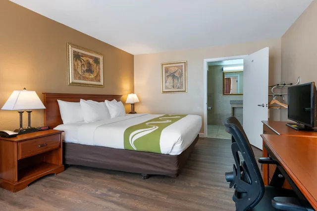 Room, King Bed, Pool Side، Quality Inn & Suites Conference Center 1/9