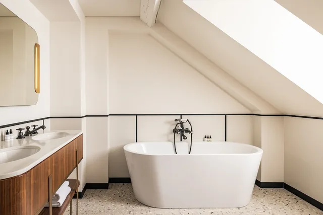 James Joyce, Signature, Suite, King Bed, Sofa، Pavillon Faubourg Saint-Germain & Spa 3/3