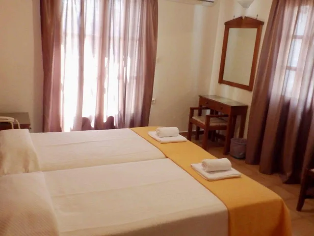 غرفة قياسية بسريرين منفصلين، Alexandra Hotel 1/5
