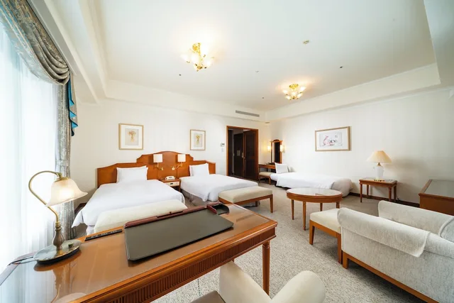 غرفة تنفيذية ثلاثية بسريرين منفصلين مع أريكة، KOKO HOTEL Osaka Shinsaibashi 2/2