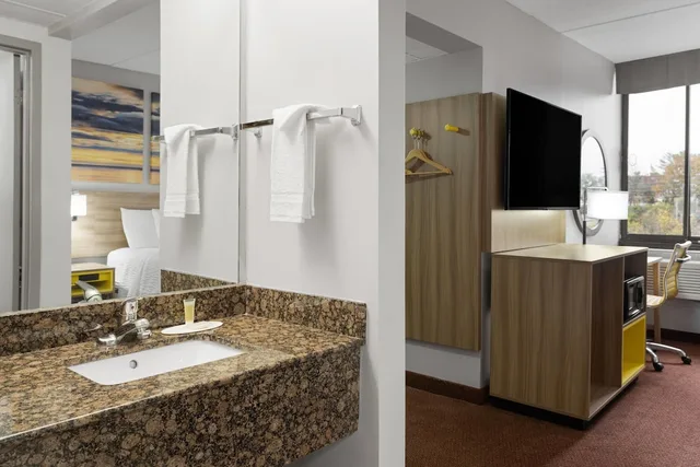 Studio, Suite, King Bed, Smoking, Days Inn By Wyndham Hagerstown 10/10