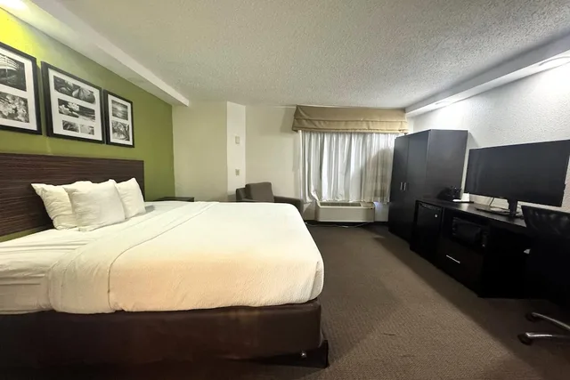 غرفة بسرير كينج لذوي الإعاقة، Travelodge by Wyndham Flowood 3/10