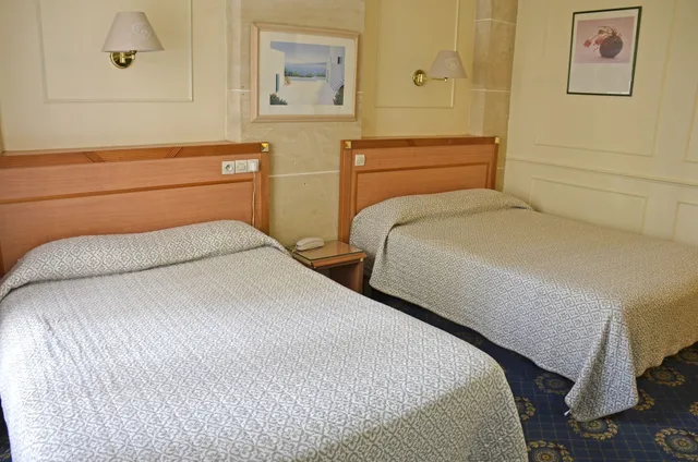 غرفة كومفورت رباعية بسريرين مزدوجين، Hotel Havane Opera 4/10