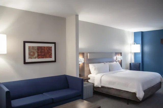Suite, King Bed, Accessible, Holiday Inn Express Suites Overland Park 1/2