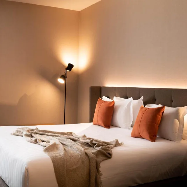 جناح بجاكوزي، Litta Palace 4/9