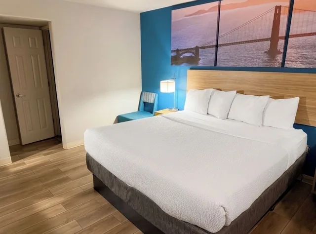 غرفة بسرير كينج، Days Inn by Wyndham Yosemite Area 1/4