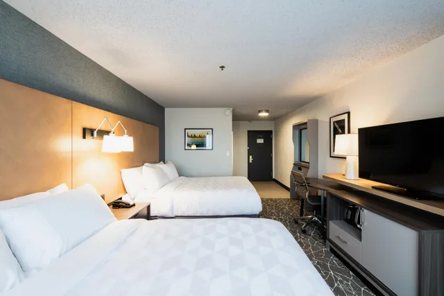 Room, Double Bed, Bathtub, Accessible, Holiday Inn Newark International Airport An Ihg Hotel 2/6