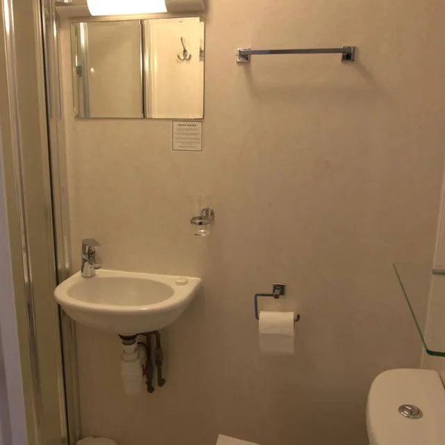غرفة قياسية مفردة بحمام مشترك، Central Hotel 4/11