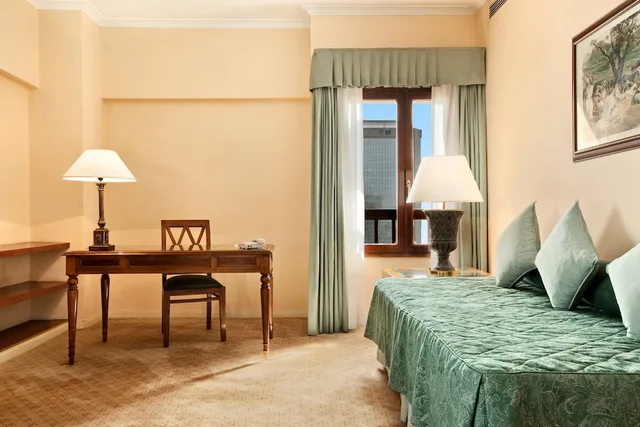 جناح ملكي بسرير كينج وسرير فردي بإطلالة على النهر، Cairo World Trade Center Hotel and Residences 4/5