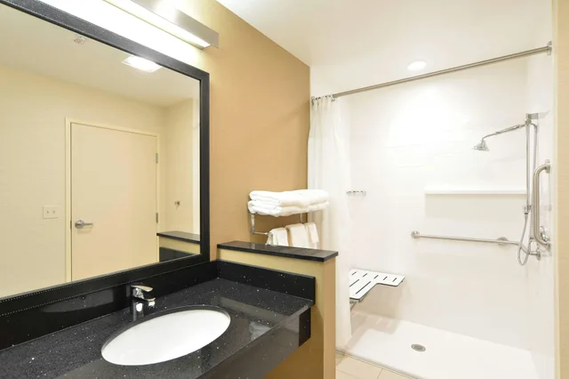 غرفة بسرير كينج، Fairfield Inn Suites Eau Claire Chippewa Falls 3/4