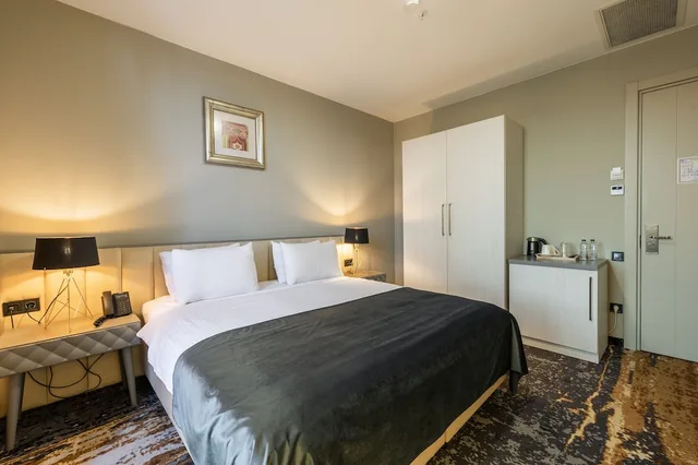 غرفة قياسية بسريرين منفصلين بإطلالة على المدينة بشرفة، Brosse Garden Hotel 4/10