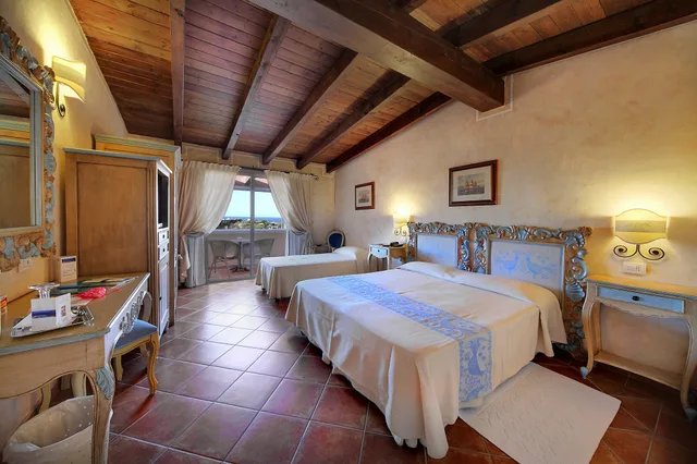 غرفة ثلاثية بإطلالة على البحر، Colonna Resort 1/2