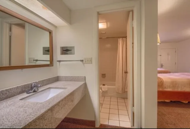 غرفة قياسية بسريرين مزدوجين للمدخنين، Americas Best Value Inn Uvalde 3/3