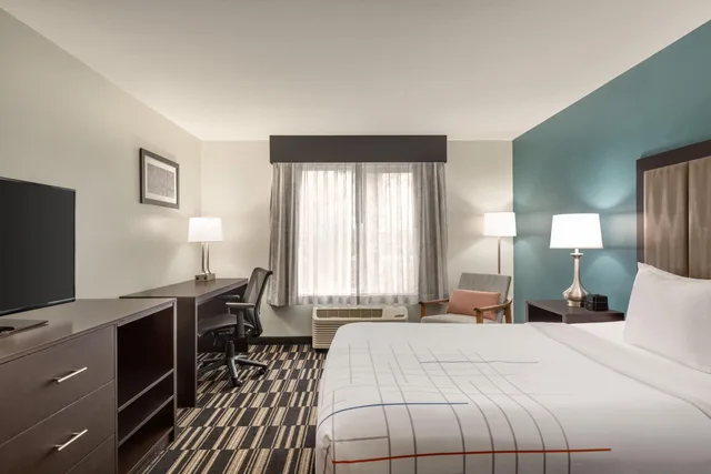 غرفة بسرير كوين لذوي الإعاقة، La Quinta Inn & Suites by Wyndham Fairfield - Napa Valley 1/2