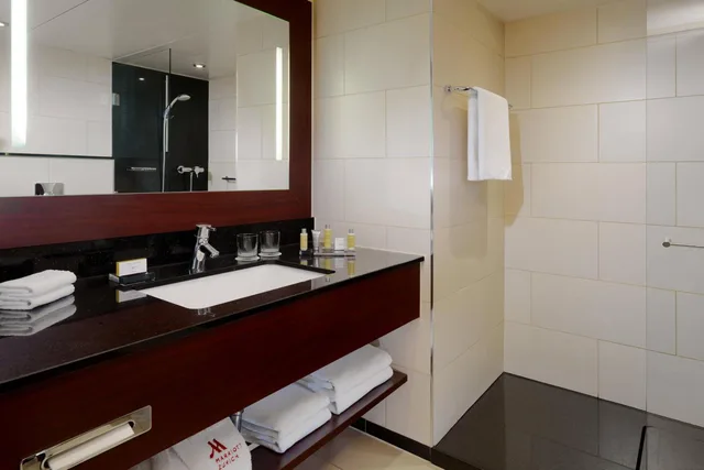 جناح كلوب جونيور مع دخول صالة النادي، Zurich Marriott Hotel 10/10