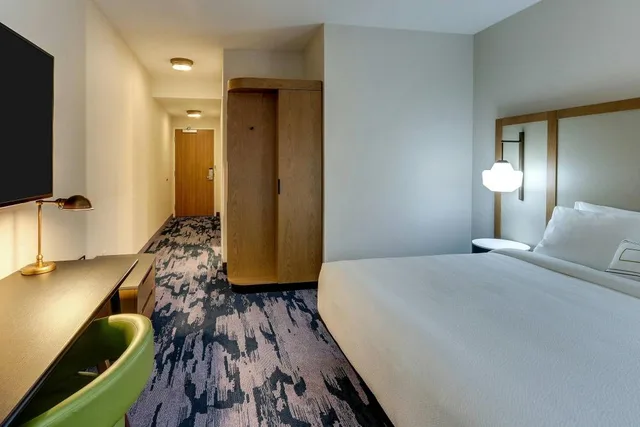 غرفة بسرير كينج لذوي الإعاقة، Fairfield Inn & Suites by Marriott Asheville Weaverville 2/3