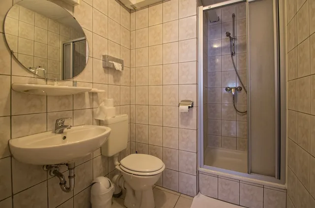 Standard, Queen Bed, Hotel Apex 2/2