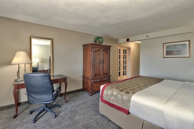 جناح سوبيريور بسرير كينج بغرفتي نوم، Hotel Mesa Albuquerque Midtown 7/10