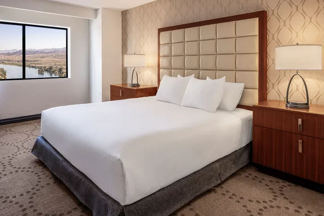 غرفة ديلوكس بسرير كينج، Harrah’s Laughlin - A Caesars Rewards Destination 1/2