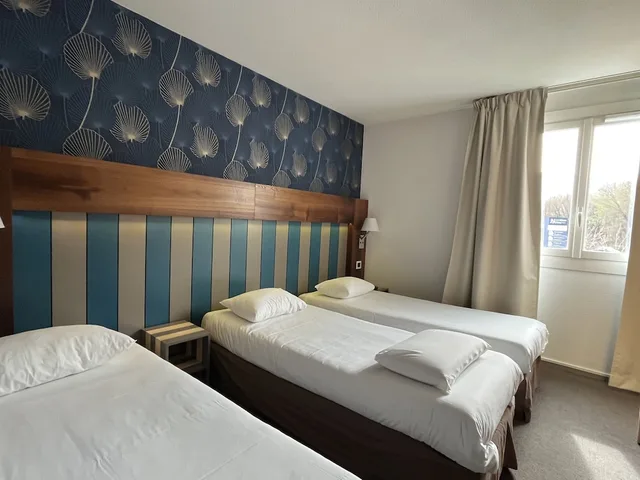 غرفة ثلاثية بسرير كوين وسرير فردي، Kyriad Grenoble Nord Le Fontanil 2/3
