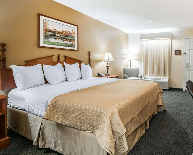 غرفة بسرير كينج للمدخنين، Quality Inn Bainbridge 1/2